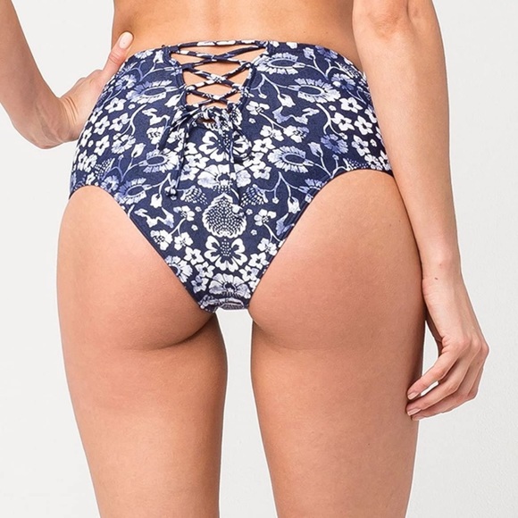 Triangle top Small, high waisted bottom size M - Picture 2 of 2